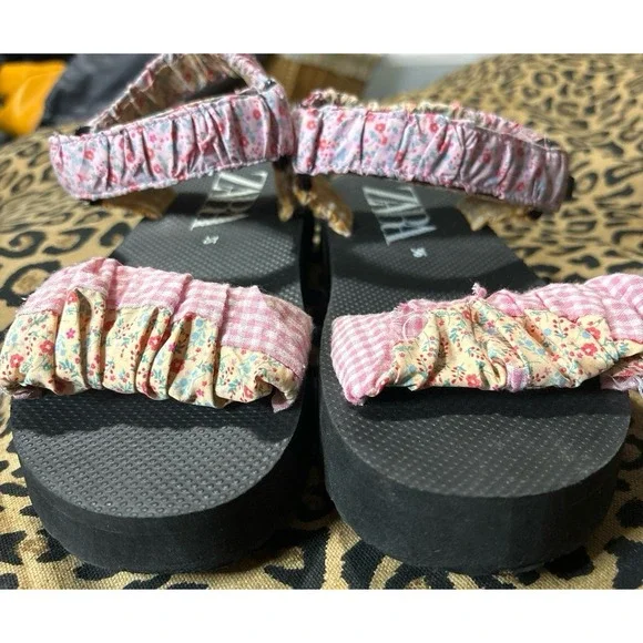 ZARA Women's‎ Gingham Floral Print Strappy Sandals, Size 5.5 - Picture 5 of 7